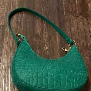 Elegant Green Crocodile-Embossed Women's Bag